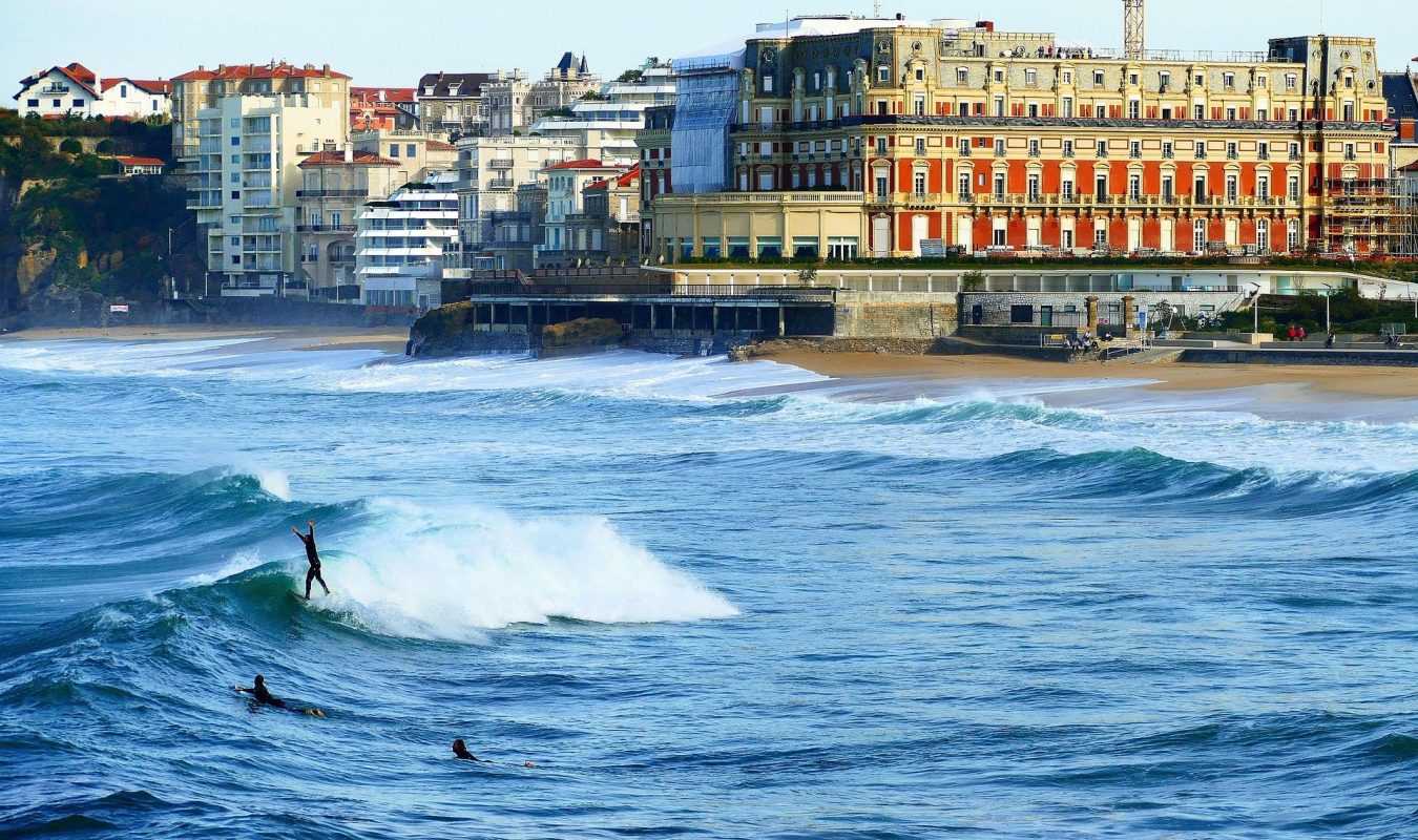 Vue aérienne de l'Hôtel du Palais à Biarritz pour séminaire d'entreprise.