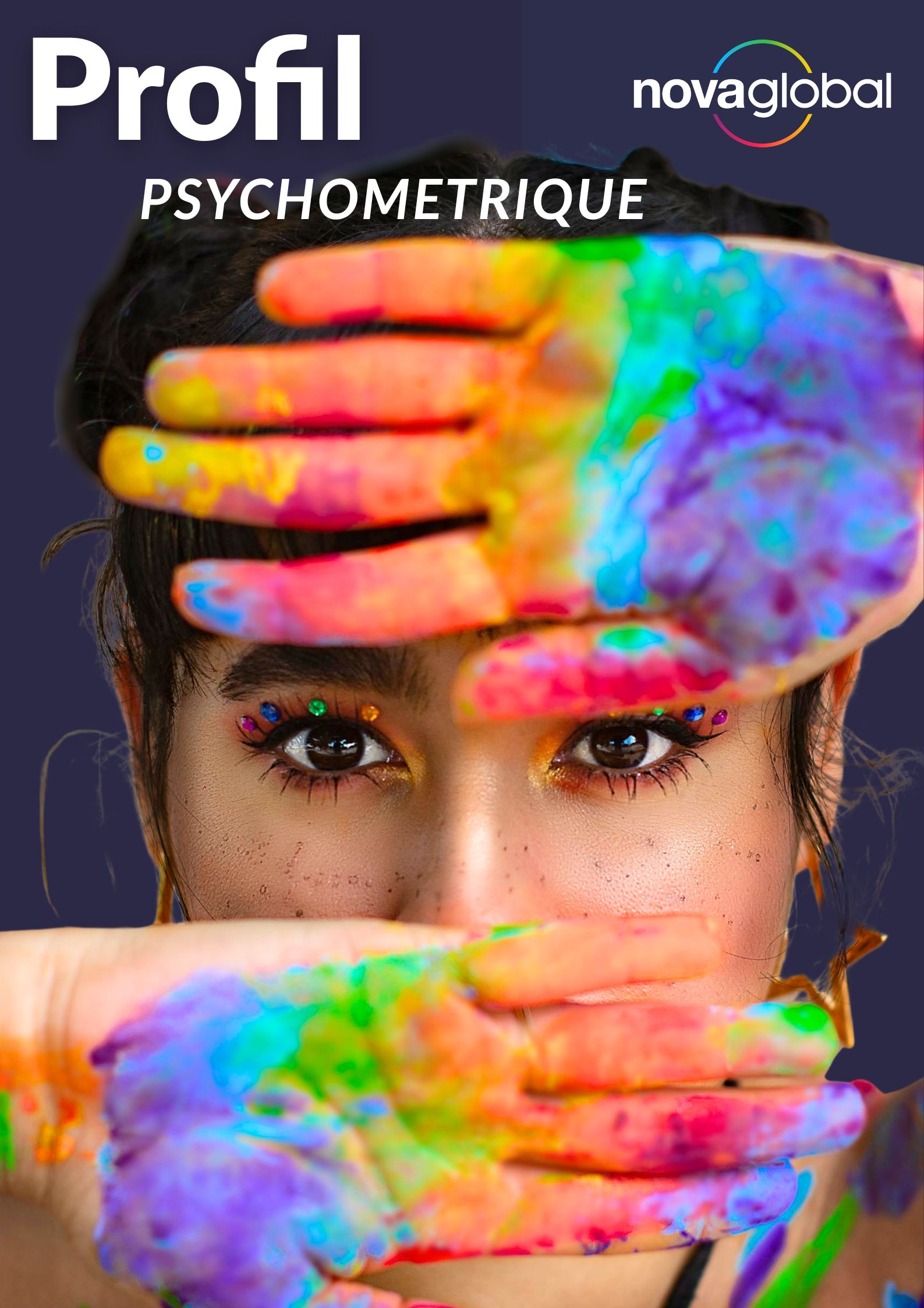 Femme cachant bouche et front avec mains peintes en couleurs Nova Global (Rouge, Jaune, Vert, Bleu). Symbolise l'analyse de la personnalité et des motivations.