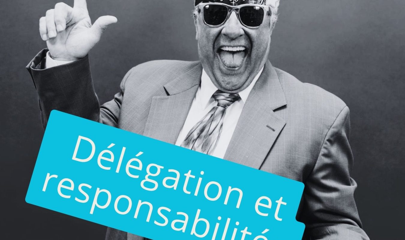 Patron célébrant la réussite après avoir délégué : le lâcher-prise managérial pour se libérer de l'urgence quotidienne.